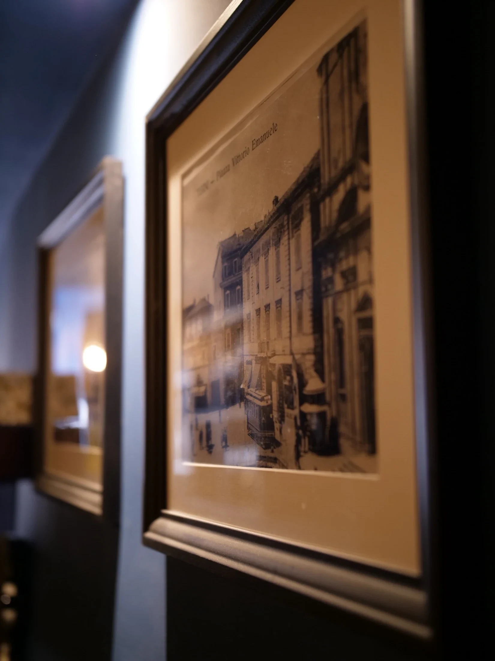Sala interna L'écurie con foto storiche di Terni Sala interna L'écurie con foto storiche di Terni